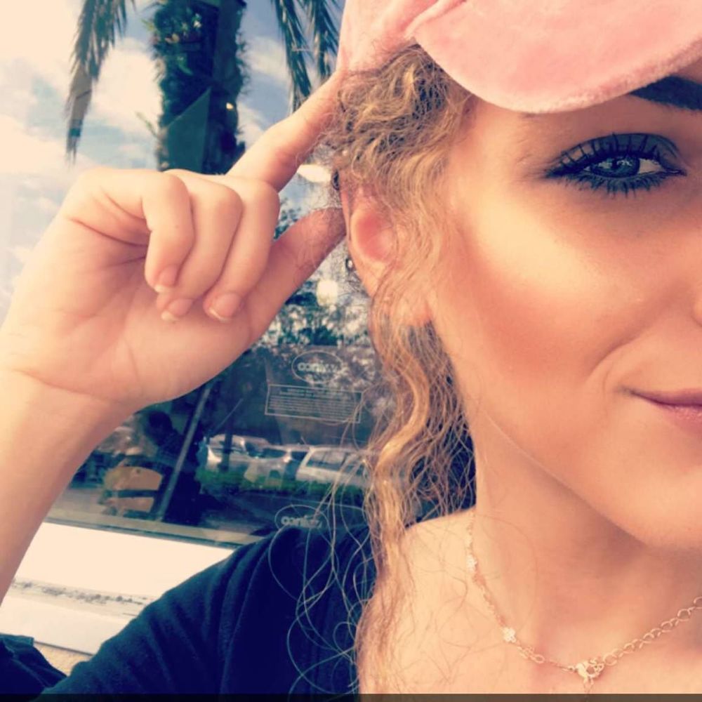 Meet your Posher, Ambar